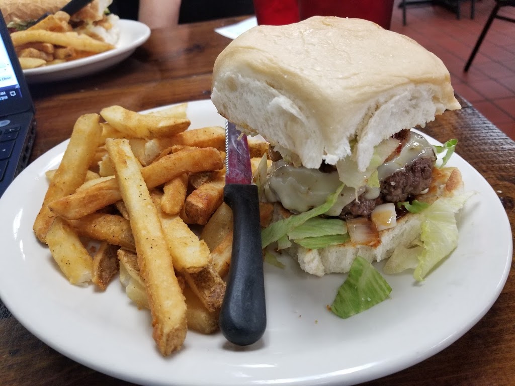 Blue Crab Grill | restaurant | 511 Spring St, Waynesboro, MS 39367, USA | 6017359324 OR +1 601-735-9324