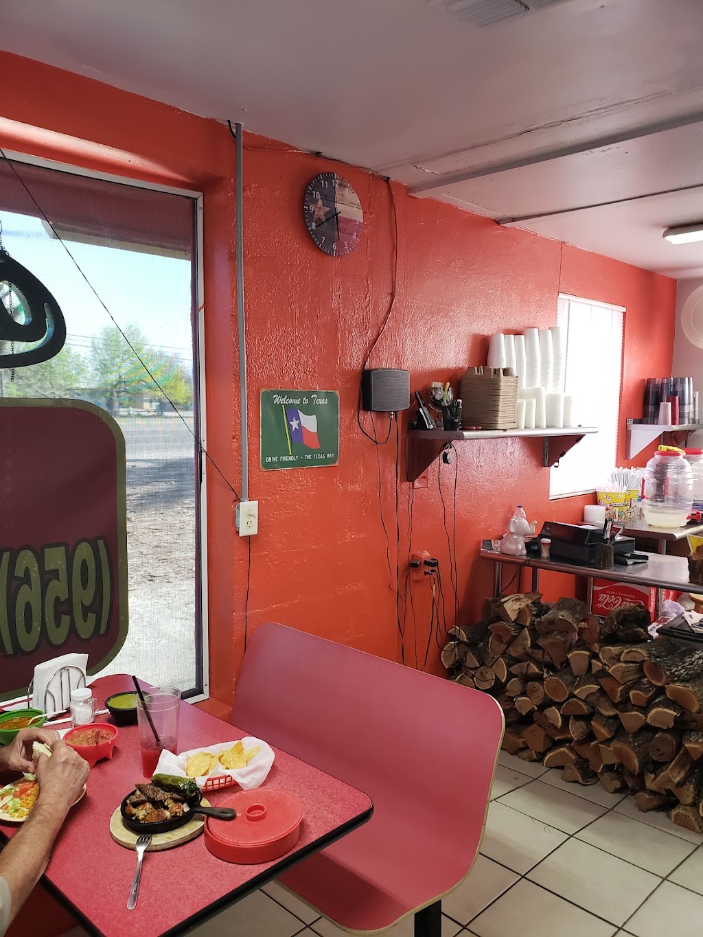 Mr Pollo | restaurant | 1718 W Main St, Rio Grande City, TX 78582, USA | 9564889478 OR +1 956-488-9478