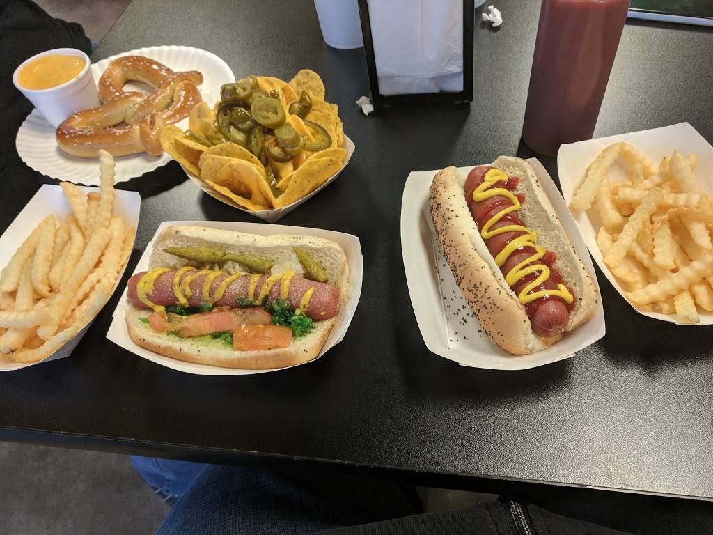 Windy City Dogs | restaurant | 10100 N El Mirage Rd, El Mirage, AZ 85335, USA | 6234767767 OR +1 623-476-7767