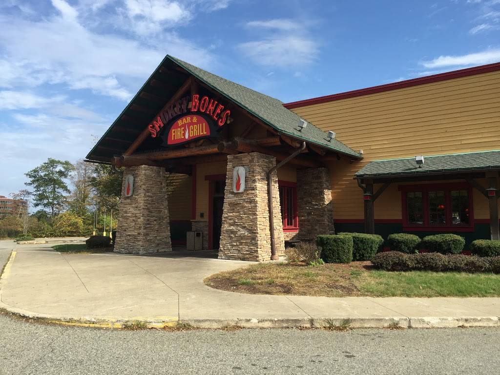 Smokey Bones Bar & Fire Grill | meal takeaway | 301 Technology Center Dr, Stoughton, MA 02072, USA | 7812975225 OR +1 781-297-5225