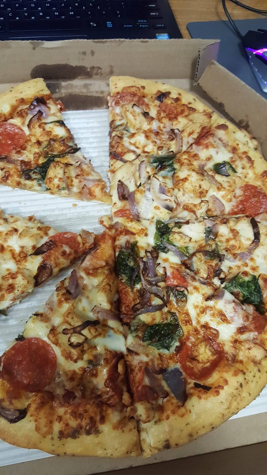 Pizza Hut | meal takeaway | 303 W Seneca St, Oswego, NY 13126, USA | 3153424419 OR +1 315-342-4419