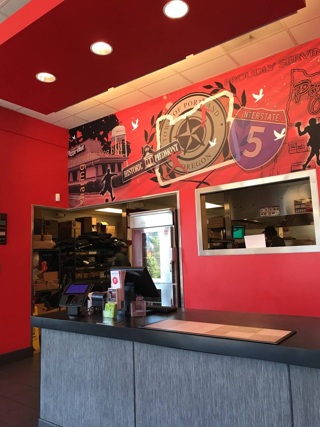Pizza Hut | meal takeaway | 5020 NE Martin Luther King Jr Blvd, Portland, OR 97211, USA | 5032814563 OR +1 503-281-4563