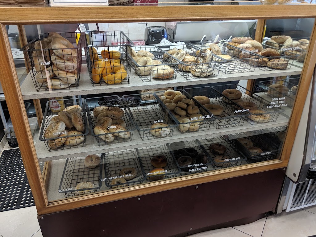 Upper Crust Bagels - Northbrook | bakery | 2831 Dundee Rd, Northbrook, IL 60062, USA | 8475599229 OR +1 847-559-9229