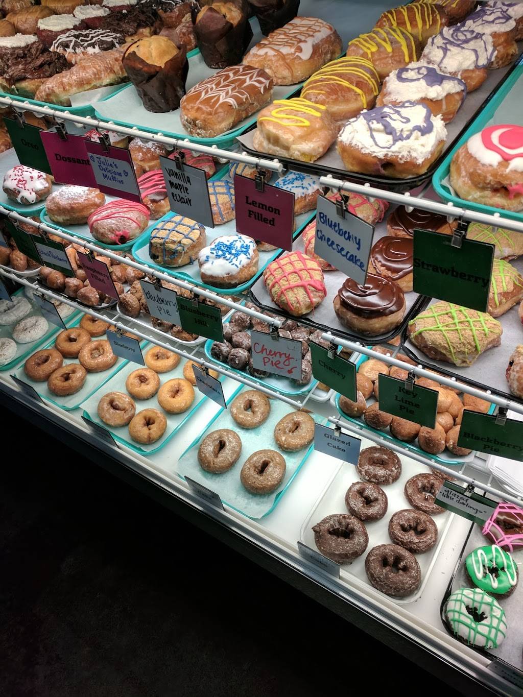 Julie Darling Donuts | bakery | 121 Frazier Ave, Chattanooga, TN 37405, USA | 4235913737 OR +1 423-591-3737