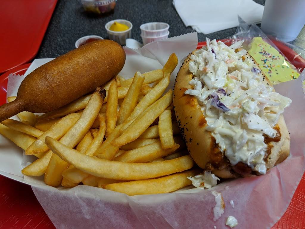 Mel's Hot Dogs - Restaurant | 4136 E Busch Blvd, Tampa, FL 33617, USA