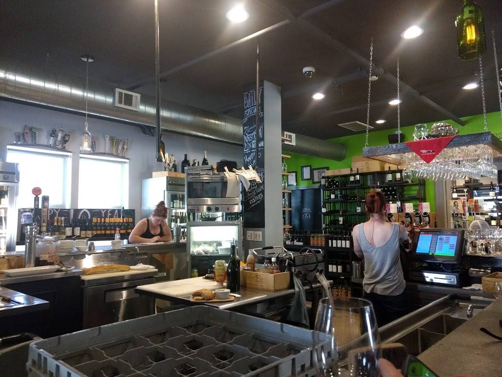 15 degrees C Wine Shop & Bar | restaurant | 624 S Main St #101, Templeton, CA 93465, USA | 8054341554 OR +1 805-434-1554