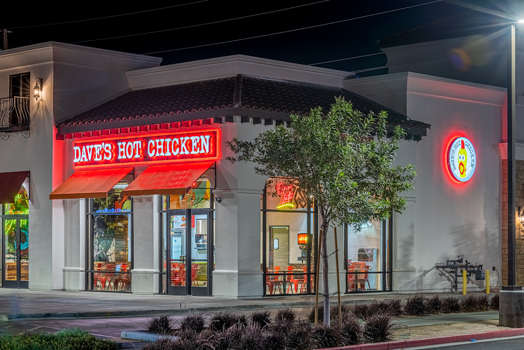 Daves Hot Chicken | restaurant | 43633 10th St W Unit 103, Lancaster, CA 93534, USA | 6614290833 OR +1 661-429-0833