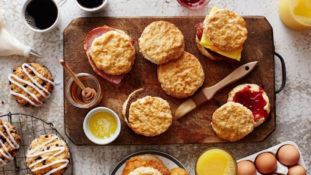 Bojangles Famous Chicken n Biscuits | restaurant | 811 W Grantham St, Goldsboro, NC 27530, USA | 9195839808 OR +1 919-583-9808