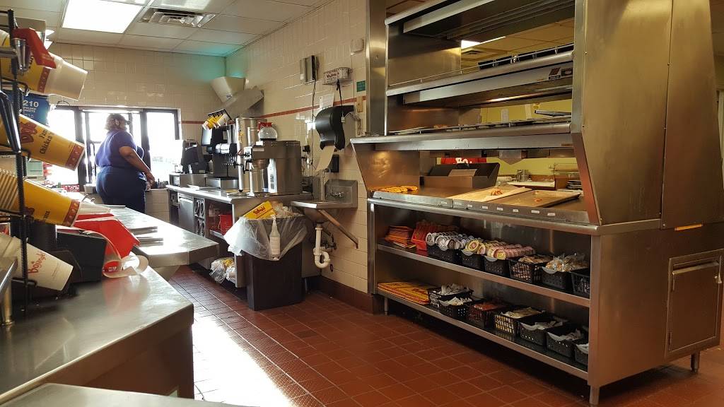 Bojangles Famous Chicken n Biscuits | restaurant | 2190 Philpott Rd, South Boston, VA 24592, USA | 4345757992 OR +1 434-575-7992