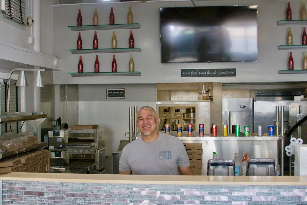 Still on Main Pizzeria | restaurant | 250 Main St, Pawtucket, RI 02860, USA | 4018545086 OR +1 401-854-5086