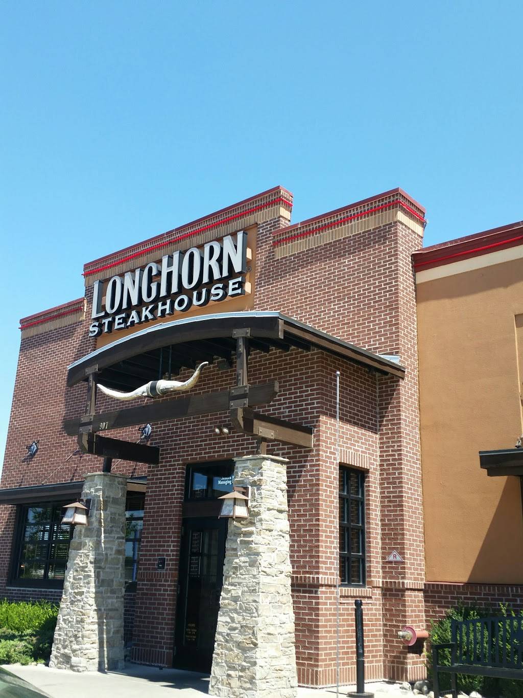 LongHorn Steakhouse | meal takeaway | 907 Bayonne Crossing Way, Bayonne, NJ 07002, USA | 2018580976 OR +1 201-858-0976