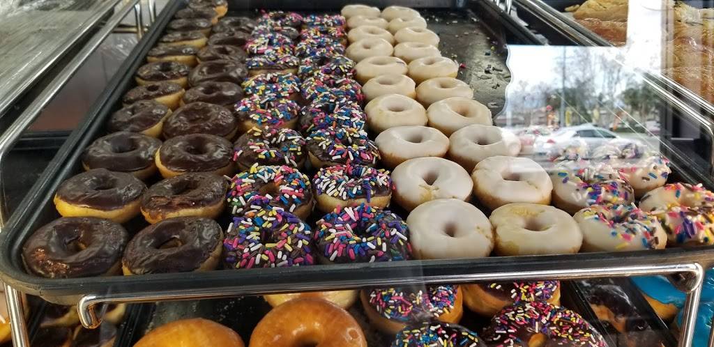 Yum Yum Donuts | cafe | 2792 Hamner Ave, Norco, CA 91760, USA | 9513719364 OR +1 951-371-9364
