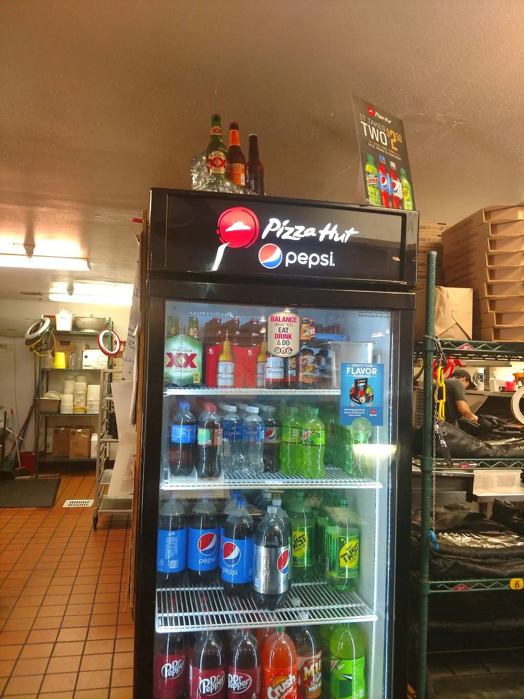 Pizza Hut 3701 Auburn St, Bakersfield, CA 93306, USA