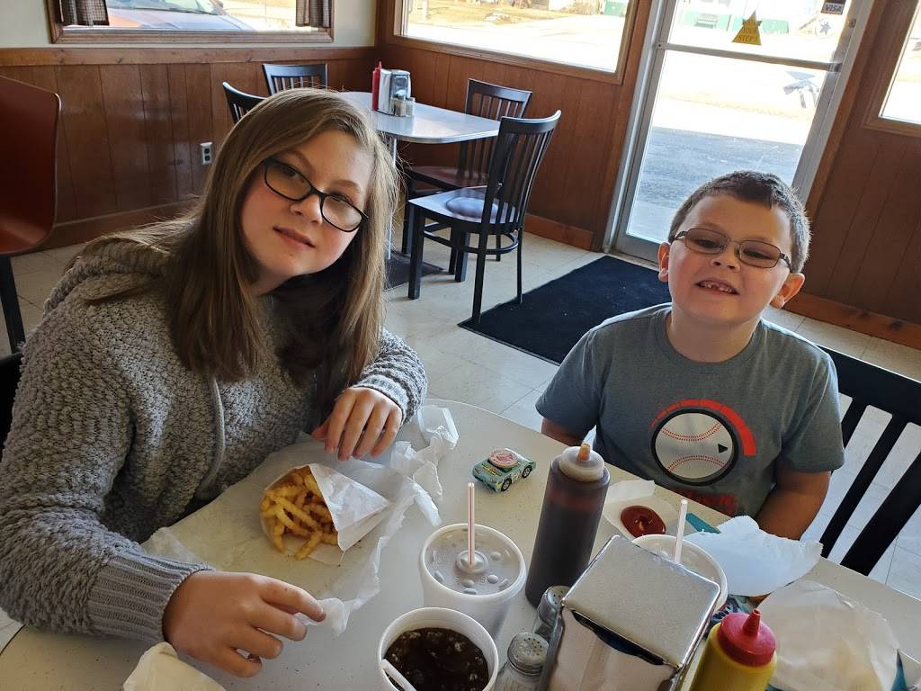 Strates Drive-Inn | restaurant | 405 W 2nd St, Holden, MO 64040, USA | 8167325565 OR +1 816-732-5565