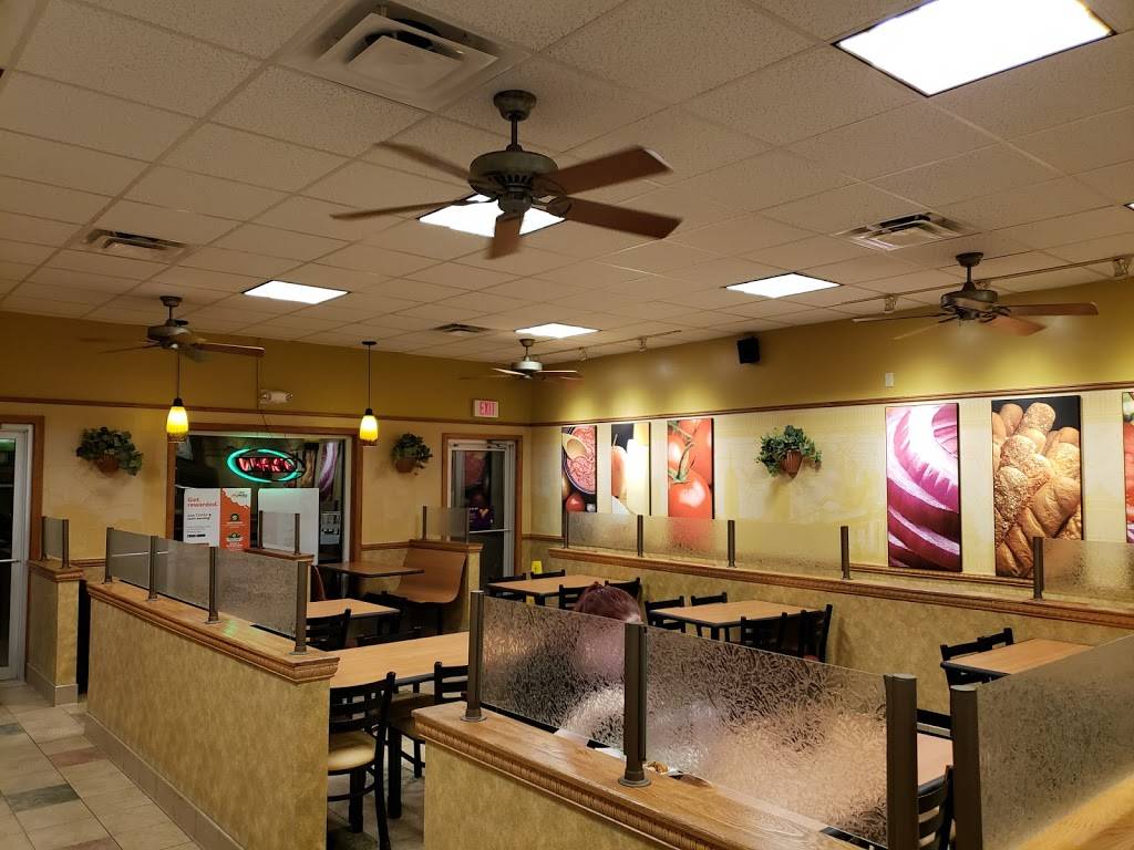 Subway | restaurant | 137 Main St, Mexico, ME 04257, USA | 2073642336 OR +1 207-364-2336