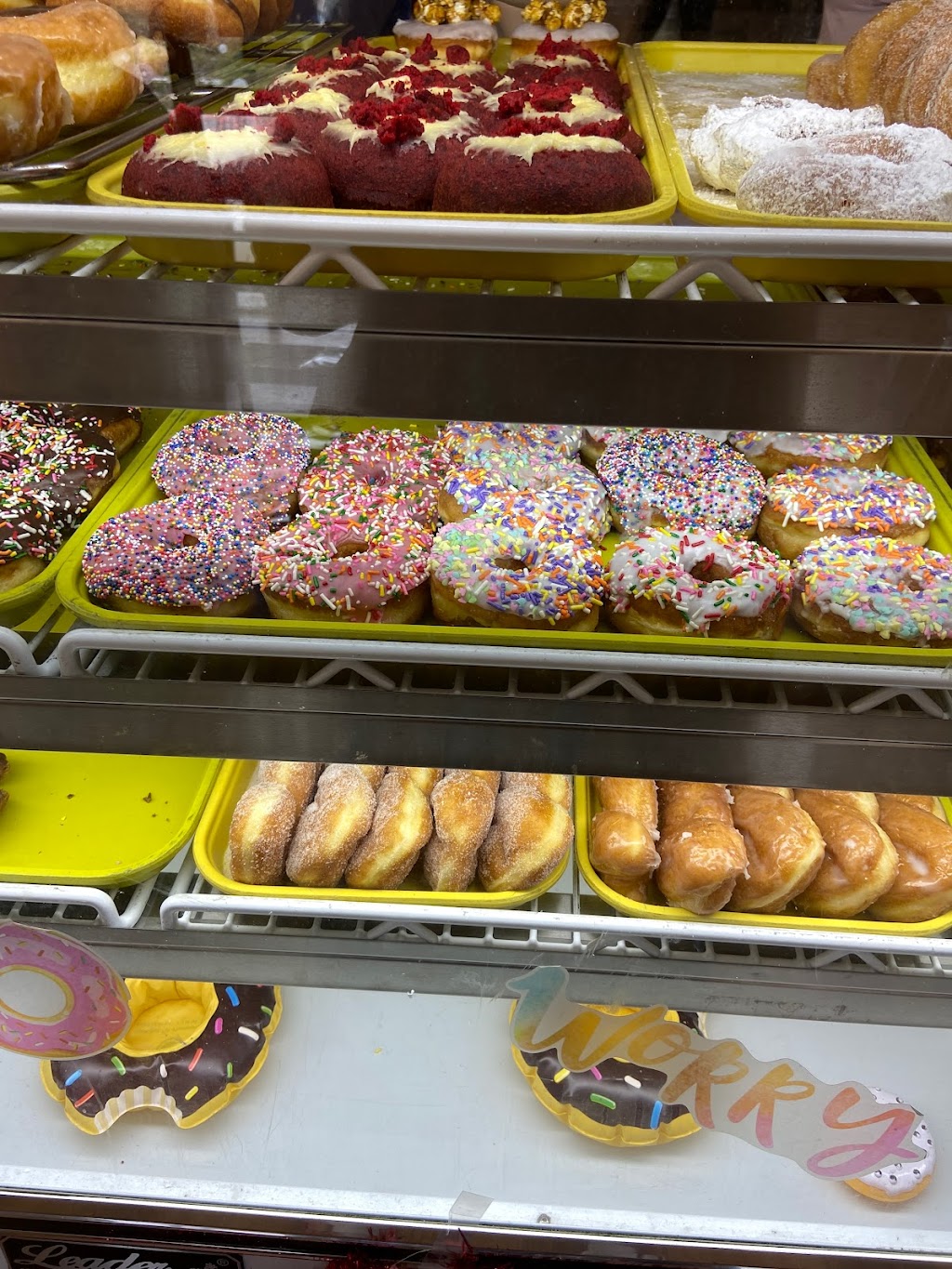 Nasso Donuts | bakery | 3741 Hwy 17 #200, Richmond Hill, GA 31324, USA | 9124452367 OR +1 912-445-2367