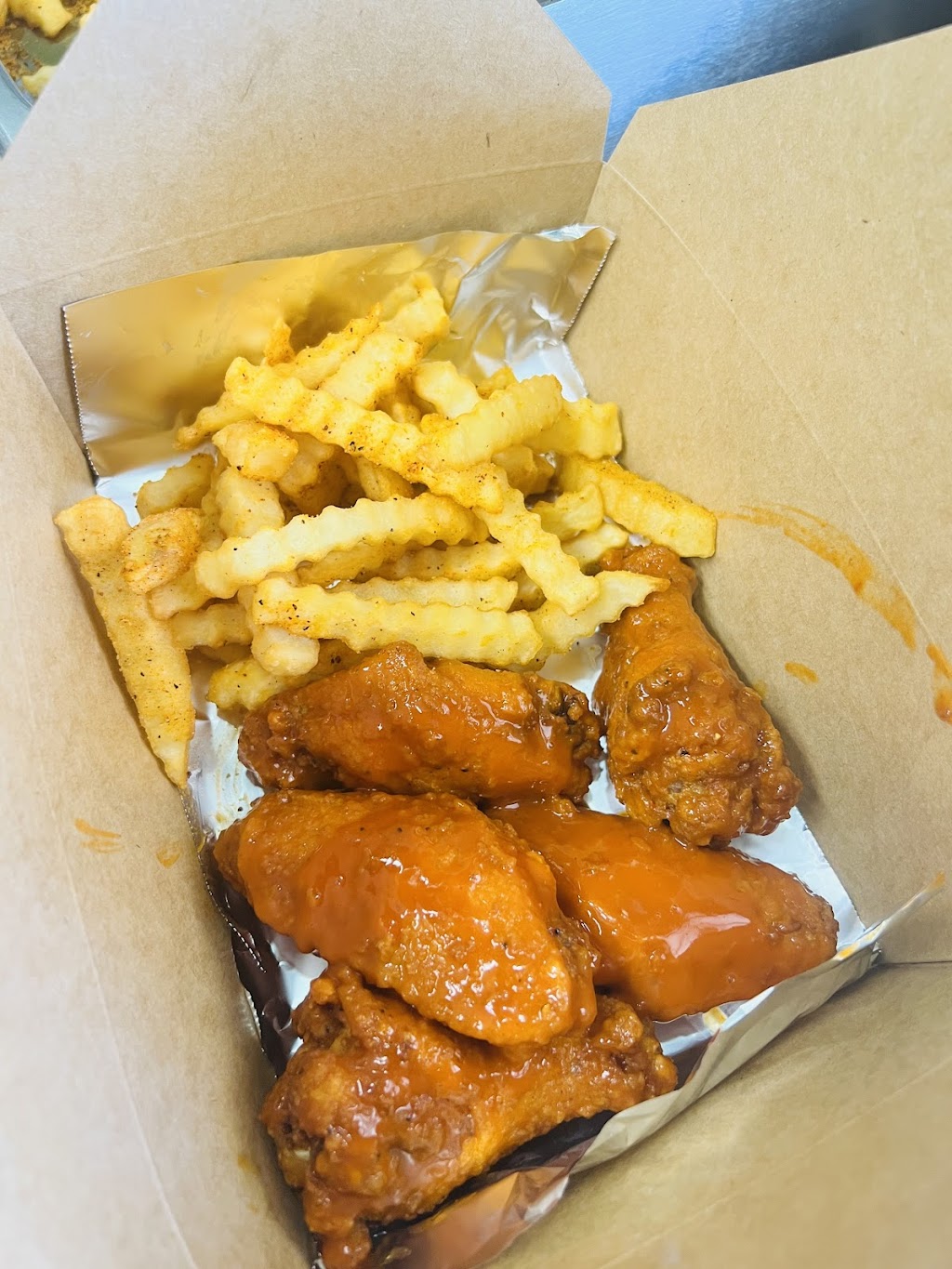 Kentucky style gyro and wings | restaurant | 4400 Raley Blvd, Sacramento, CA 95838, USA | 9166169554 OR +1 916-616-9554