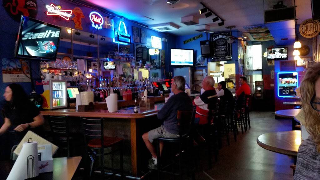 Lloyd & Harrys Bar & Grill | night club | 208 N Main St, St Charles, MO 63301, USA | 6363957860 OR +1 636-395-7860