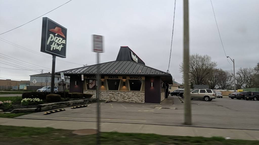 Pizza Hut Meal takeaway 3527 Union Rd, Cheektowaga, NY 14225, USA