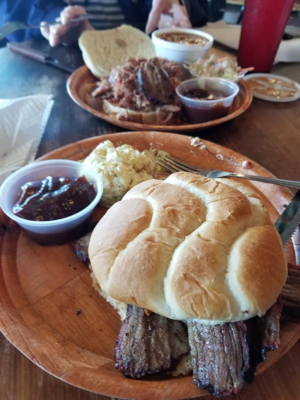 Hwy 67 BBQ | restaurant | 1752 N New Florissant Rd, Florissant, MO 63033, USA | 3144552999 OR +1 314-455-2999