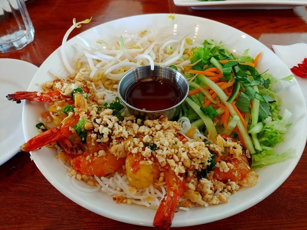 Bistro Du Saigon | restaurant | 168 Main St, Fort Lee, NJ 07024, USA | 2015920100 OR +1 201-592-0100
