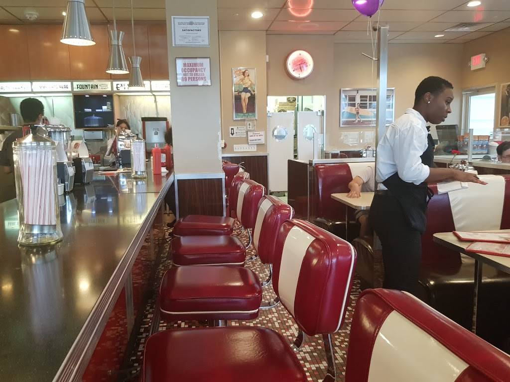 Johnny Rockets | restaurant | 30 Mall Dr W, Jersey City, NJ 07302, USA | 2019634002 OR +1 201-963-4002