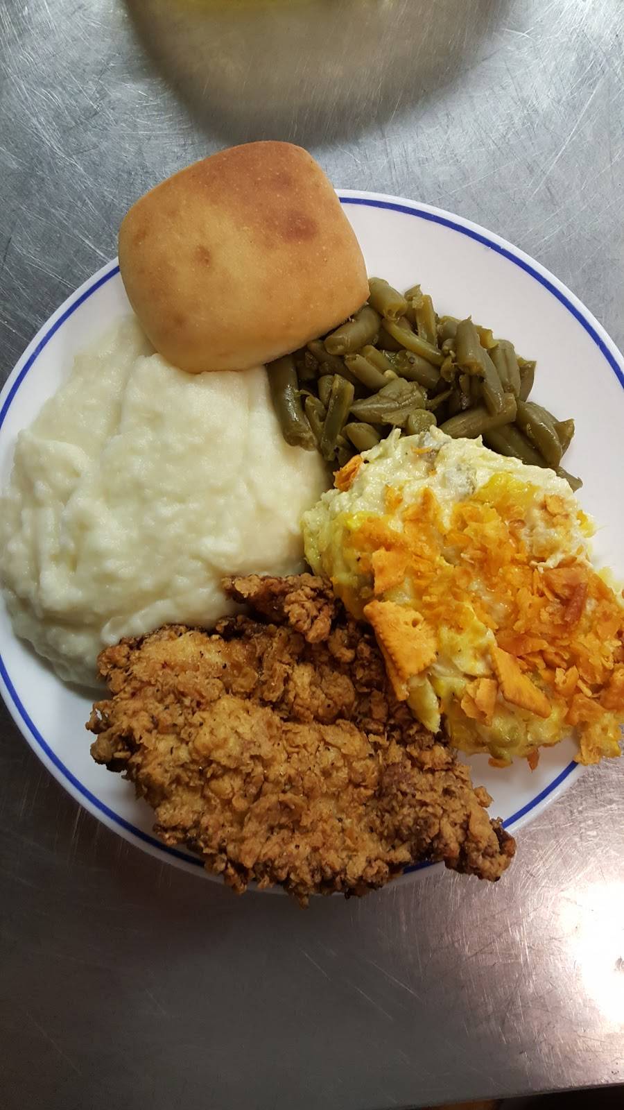 Claunch Café | cafe | 400 S Main St, Tuscumbia, AL 35674, USA | 2563860222 OR +1 256-386-0222