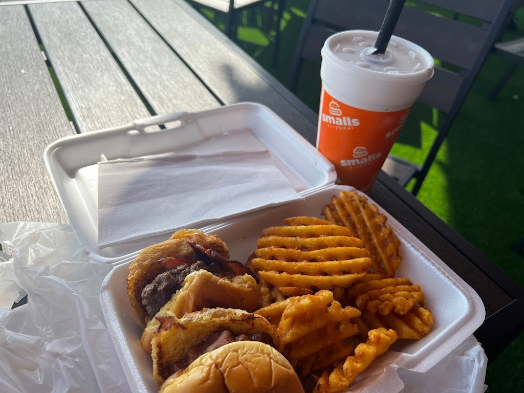 Smalls Sliders | restaurant | 4611 Ambassador Caffery Pkwy, Lafayette, LA 70508, USA | 3377615172 OR +1 337-761-5172