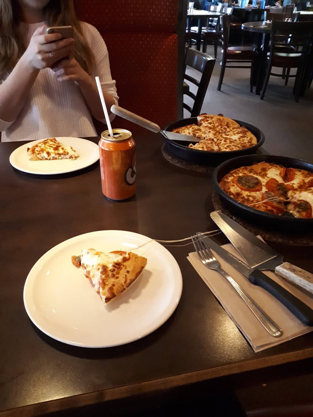 Pizza Hut | meal delivery | 50 Boulevard Lionel-Groulx, Sherbrooke, QC J1L 2H3, Canada | 8194815006 OR +1 819-481-5006