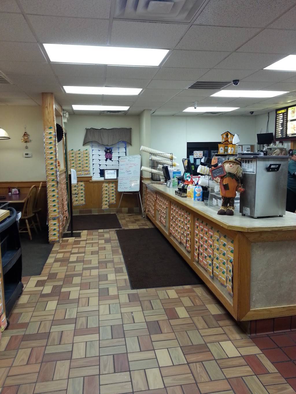 Tudors Biscuit World | restaurant | 1952 2nd St, Mason, WV 25260, USA | 3047736120 OR +1 304-773-6120