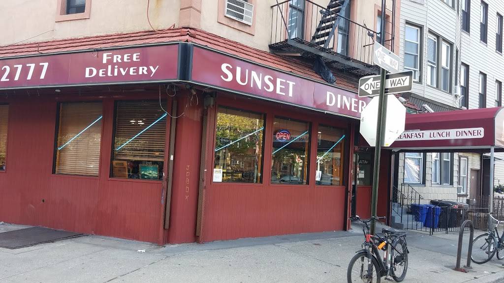 Sunset Diner | restaurant | 593 Meeker Ave, Brooklyn, NY 11222, USA | 7183492777 OR +1 718-349-2777