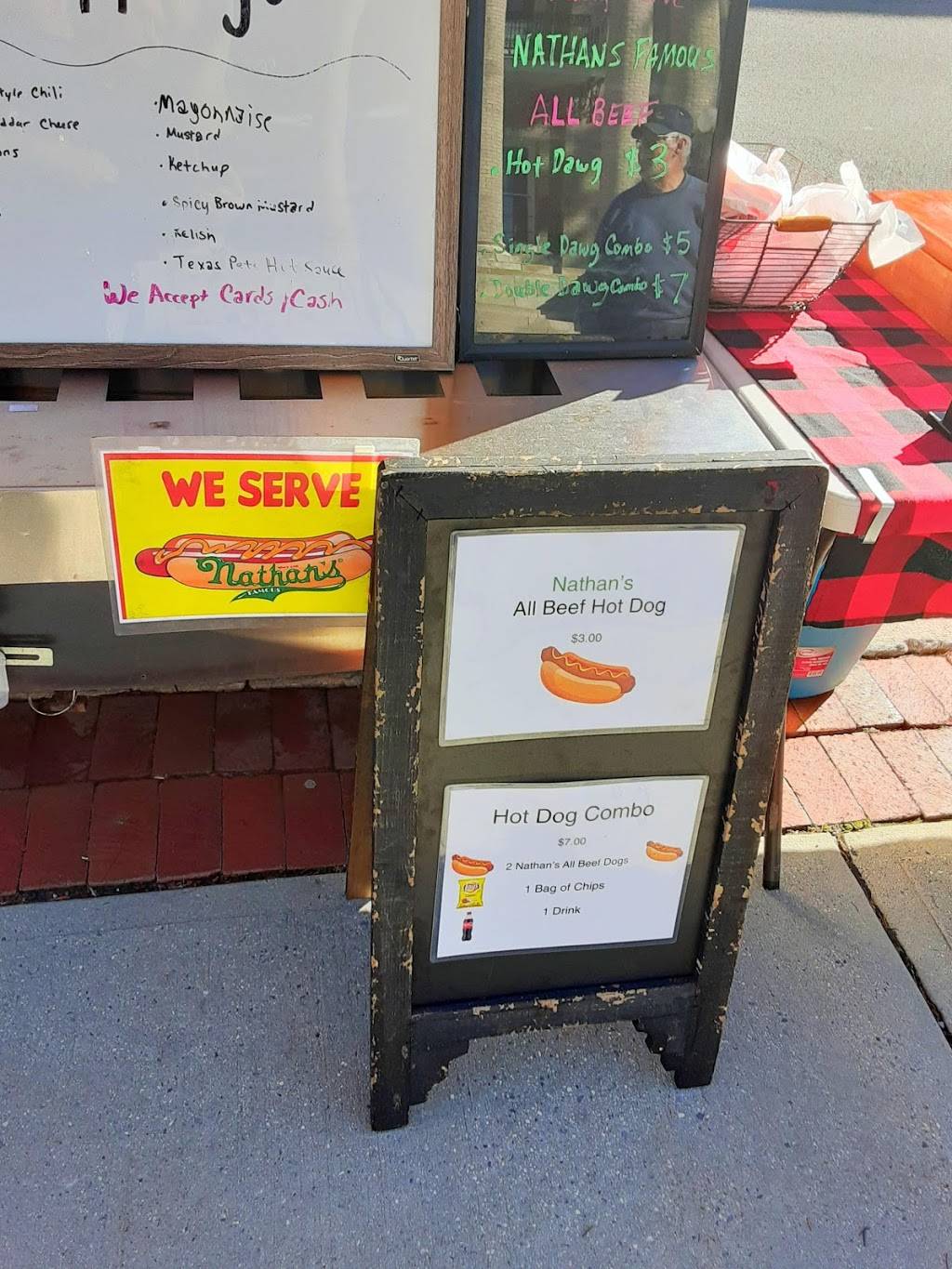 Brads Tasty Dawgs | meal takeaway | Marion, VA 24354, USA | 2762437050 OR +1 276-243-7050