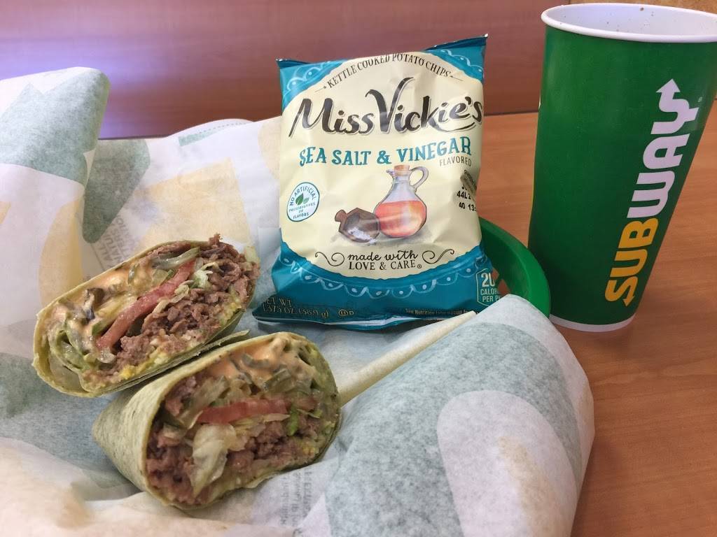 Subway | restaurant | 2900 Deerfield Dr, Janesville, WI 53546, USA | 6087412284 OR +1 608-741-2284