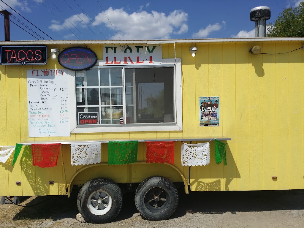 Tacos El Rey | restaurant | 701 N 1st St, Carrizo Springs, TX 78834, USA | 8303258687 OR +1 830-325-8687