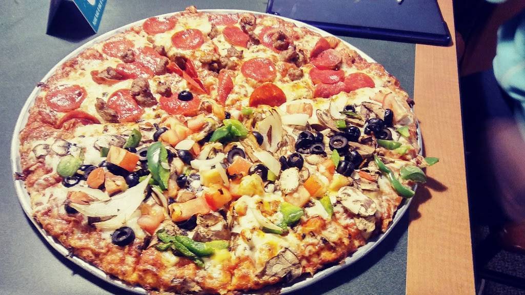 Round Table Pizza | meal delivery | 1566 Howe Ave, Sacramento, CA 95825, USA | 9169243731 OR +1 916-924-3731