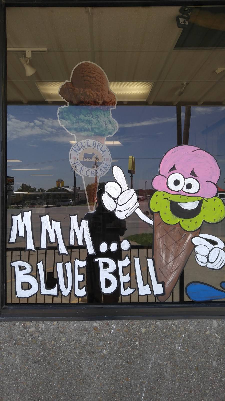 Cedar Village Ice Cream & Sandwich Shop | cafe | 116 Optimist, Springtown, TX 76082, USA | 8176687239 OR +1 817-668-7239