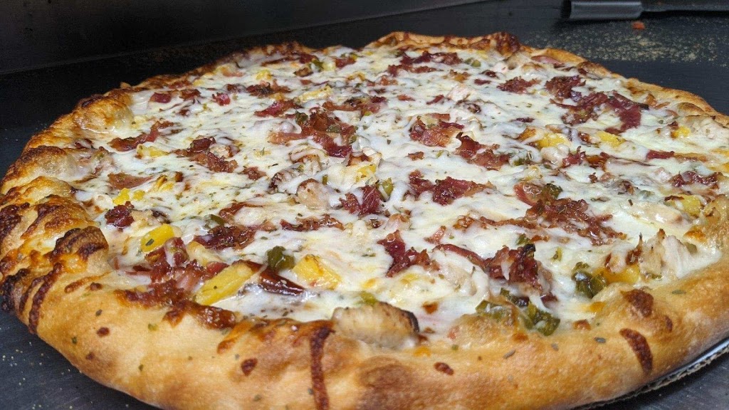 Clints Pizza House | restaurant | 1601 W 3rd St, Davenport, IA 52802, USA | 5633249111 OR +1 563-324-9111