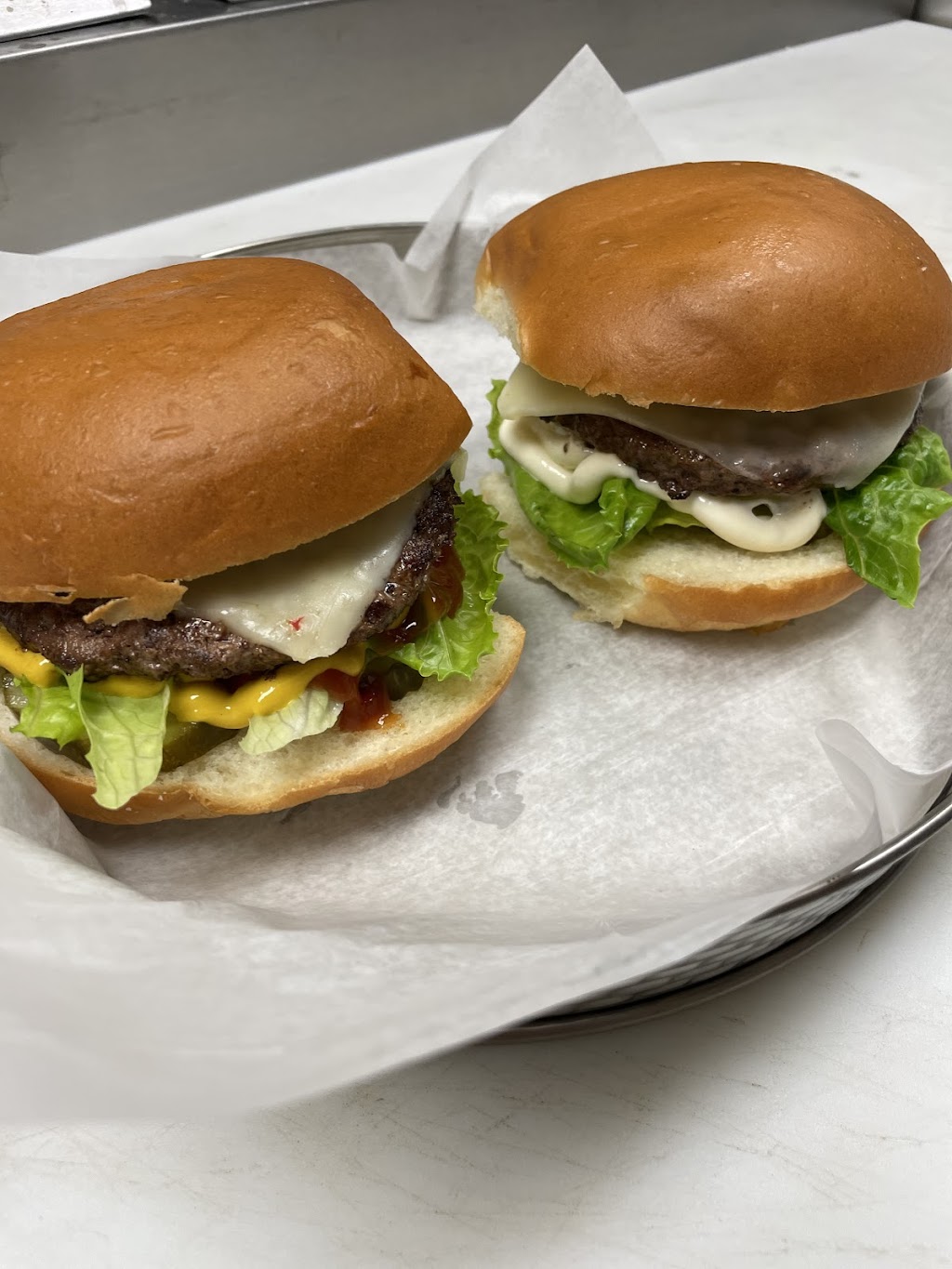 Cardinal Lanes Mayville | restaurant | 31 N Main St, Mayville, WI 53050, USA | 9203873915 OR +1 920-387-3915