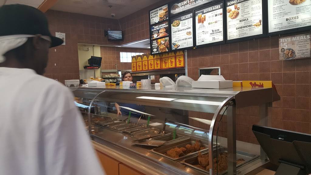 Bojangles Famous Chicken n Biscuits | restaurant | 310 Springdale Dr, Clinton, SC 29325, USA | 8649381082 OR +1 864-938-1082