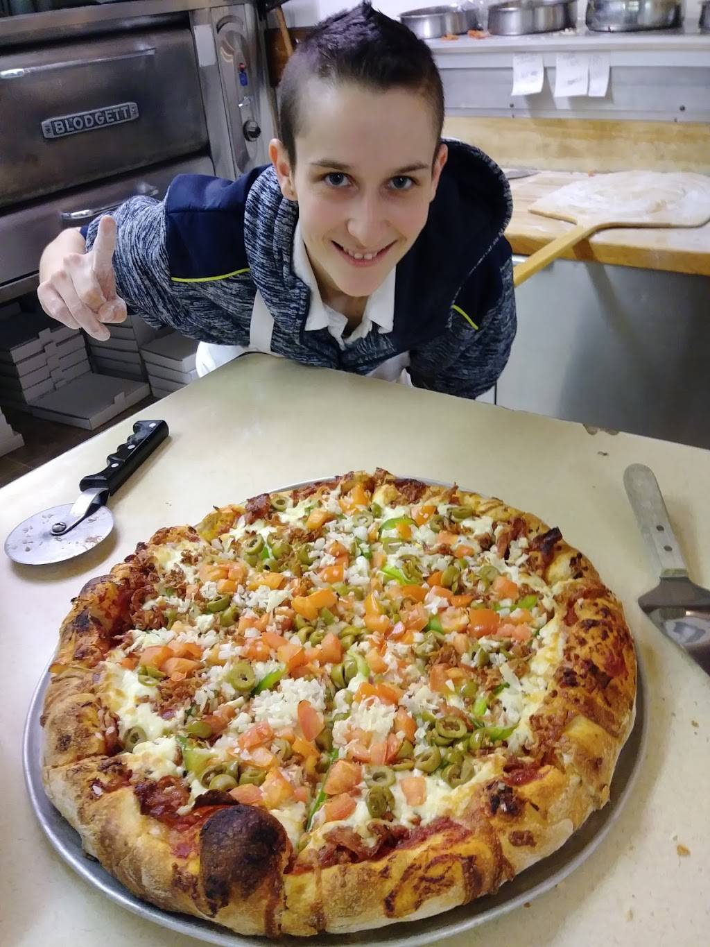 Resto Des Monts | restaurant | 91 Rue Notre Dame, Saint-Alexis-des-Monts, QC J0K 1V0, Canada | 8192652076 OR +1 819-265-2076