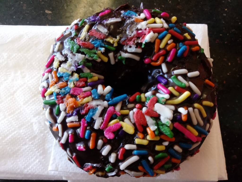 Yum Yum Donuts | cafe | 366 S Indian Hill Blvd, Claremont, CA 91711, USA | 9096269126 OR +1 909-626-9126