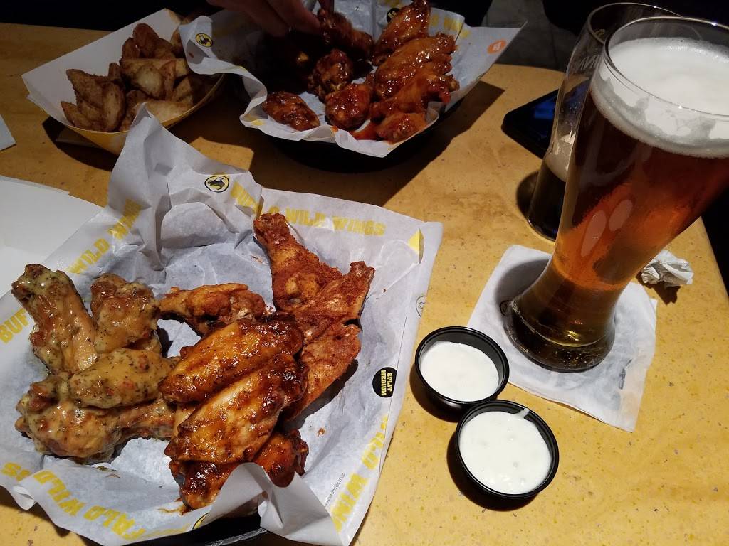 Buffalo Wild Wings Restaurant 1638 Carl D. Silver Parkway