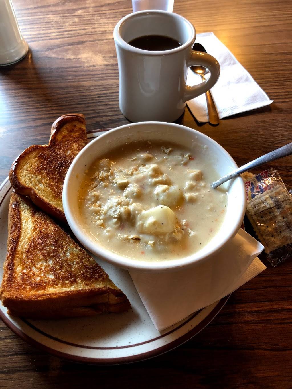 Apple Tree | restaurant | 1100 E 2nd St, Veedersburg, IN 47987, USA | 7652942273 OR +1 765-294-2273