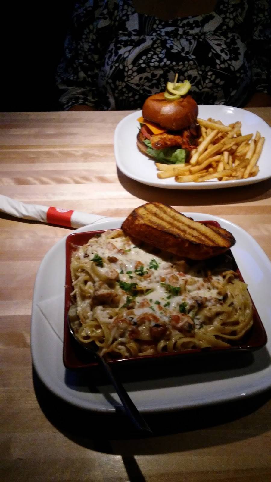 Boston Pizza | restaurant | 1432 Route des Rivières, Saint-Nicolas, QC G7A 2N9, Canada | 4188311999 OR +1 418-831-1999