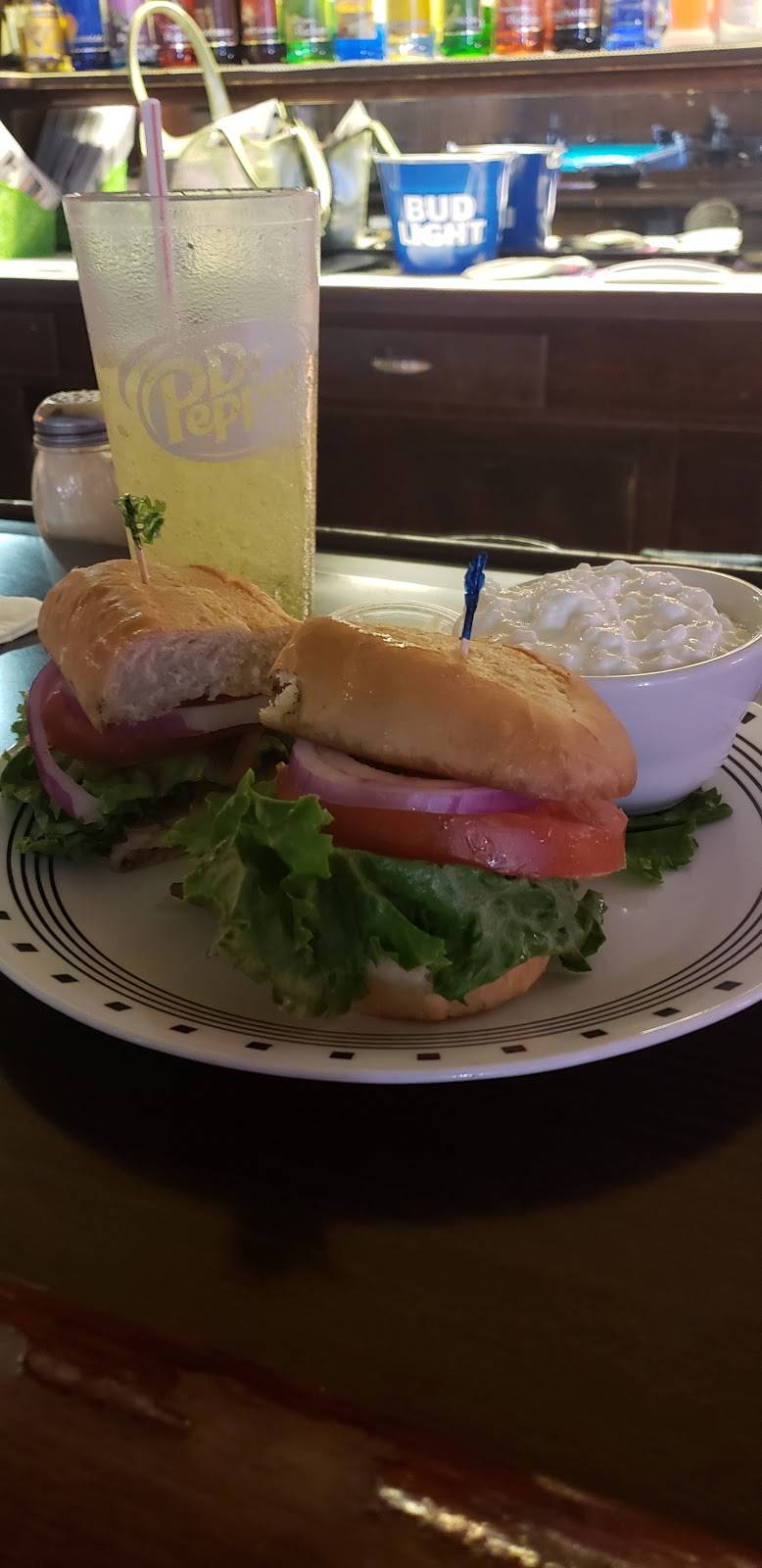 East Office Bar & Grill | restaurant | 406 E Washington Blvd, Cuba, MO 65453, USA | 5738856804 OR +1 573-885-6804