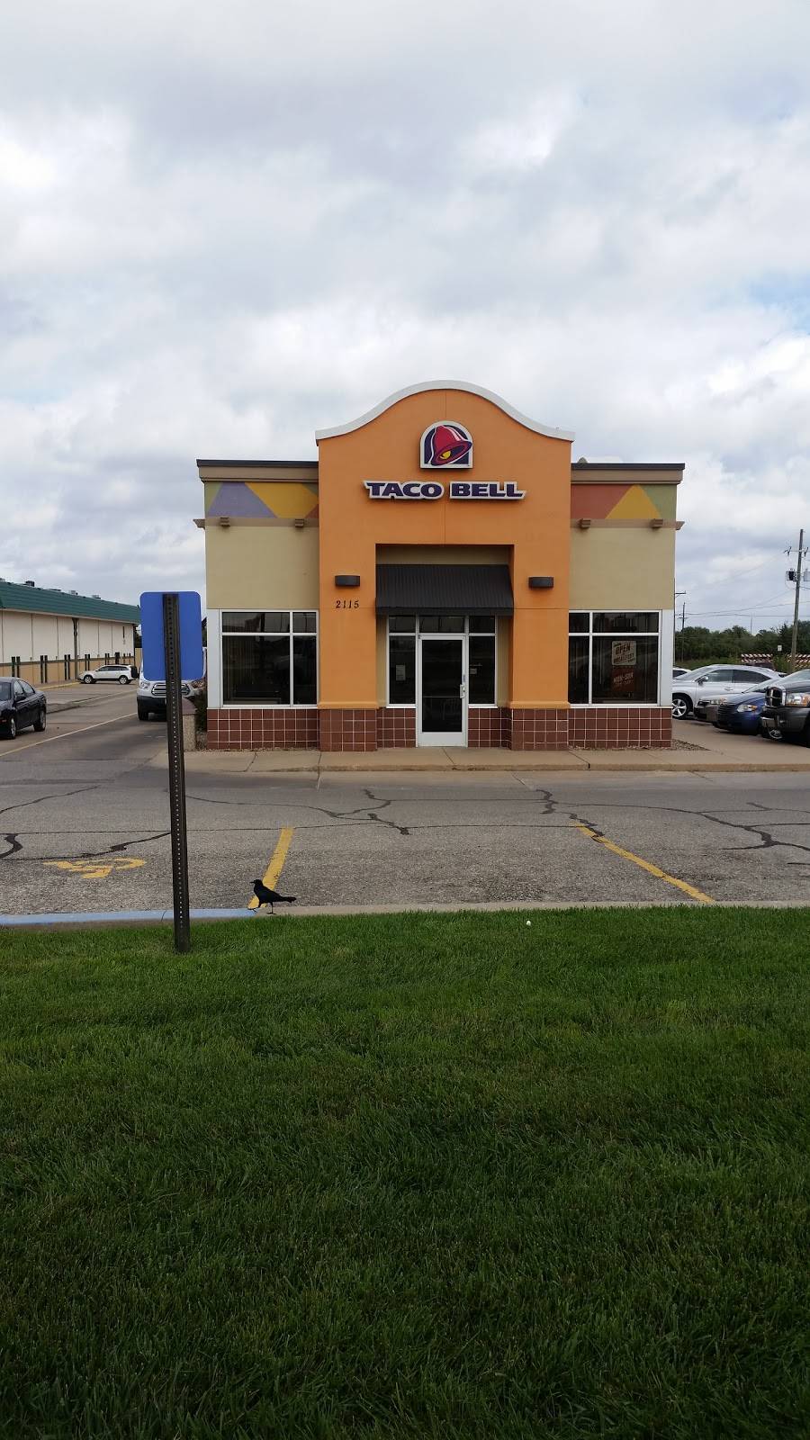 Taco Bell Meal takeaway 2115 E Kansas Ave, McPherson, KS 67460, USA