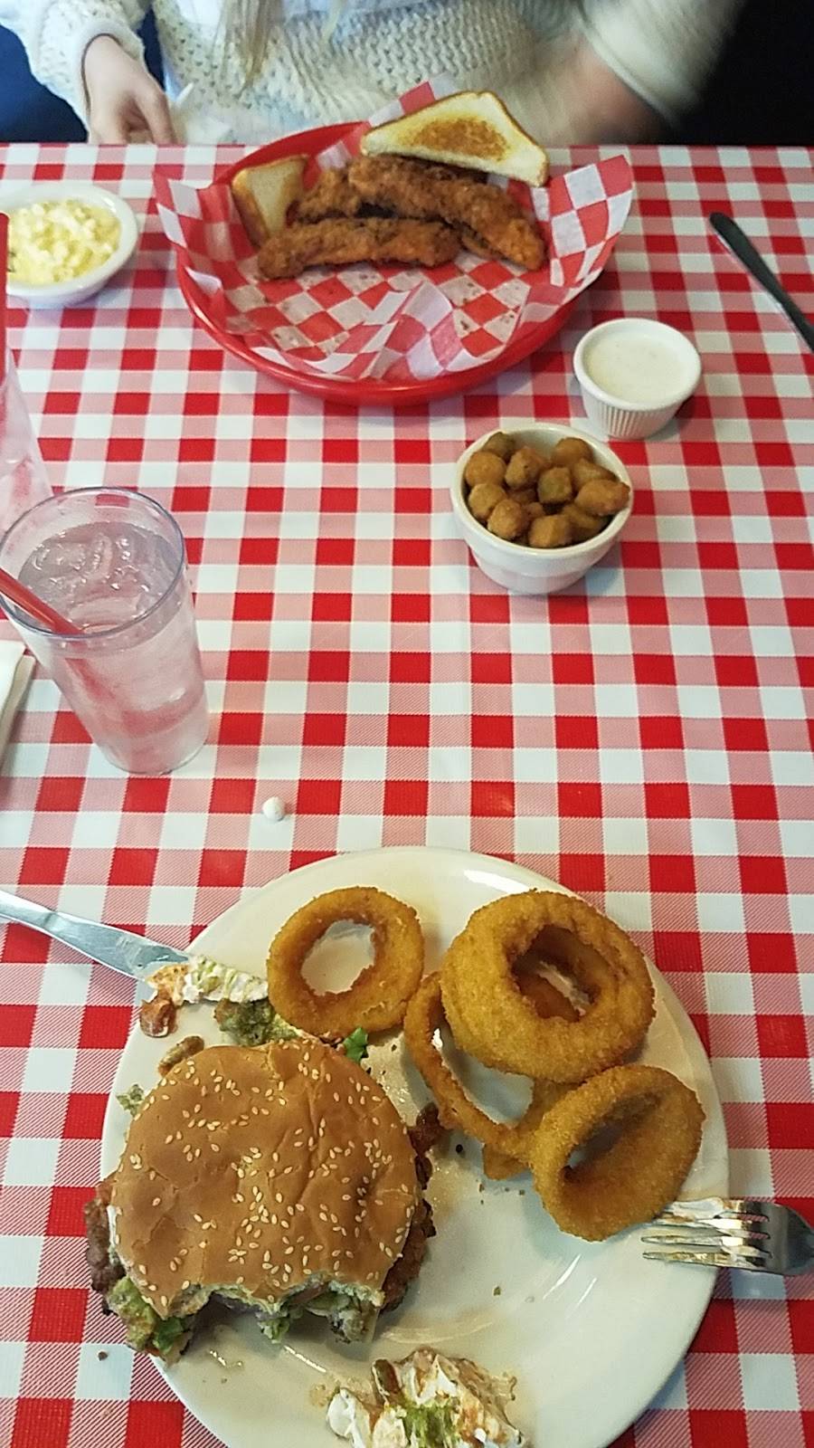 Charlies Old Fashioned Burgers | restaurant | Suite 113, 604 TX-78, Farmersville, TX 75442, USA | 9727827900 OR +1 972-782-7900