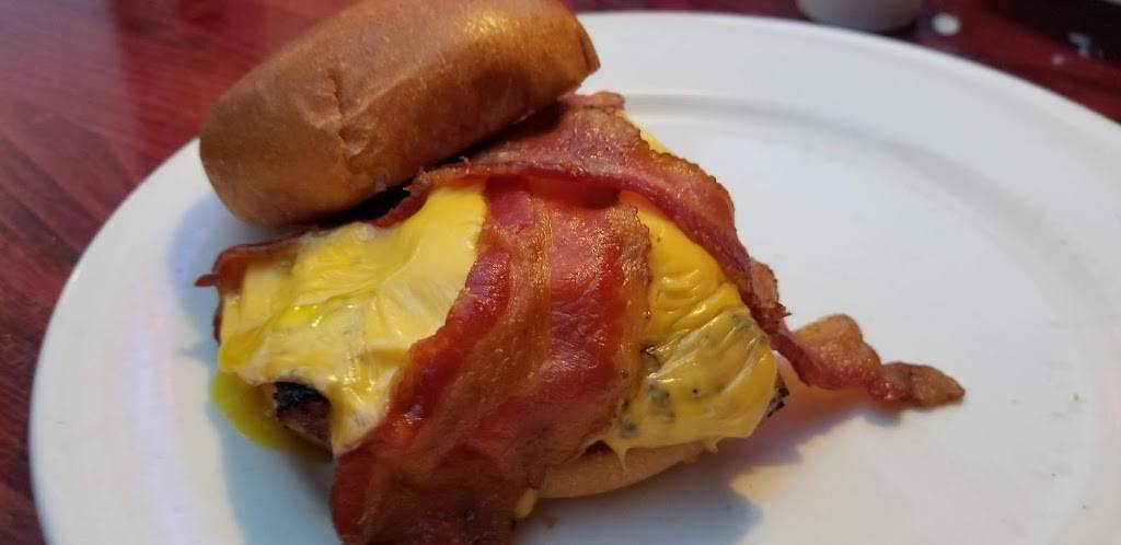 Welschs Big Ten Tavern | restaurant | 4703 US-10, Arden Hills, MN 55112, USA | 6516337253 OR +1 651-633-7253