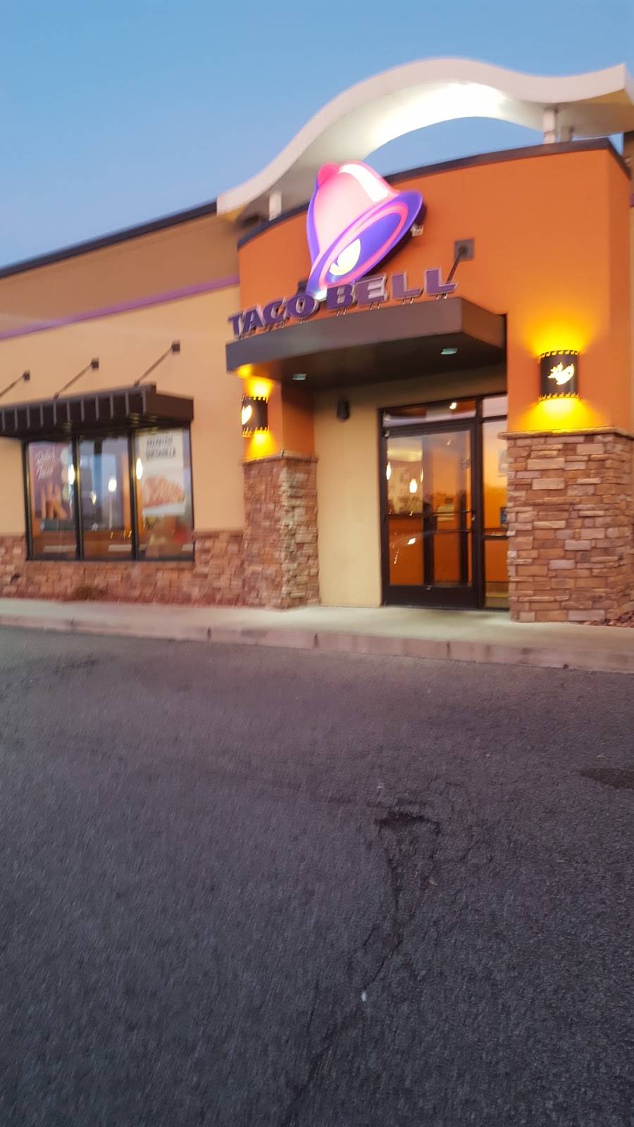 Taco Bell | 2817 Lincolnway E, Mishawaka, IN 46544, USA