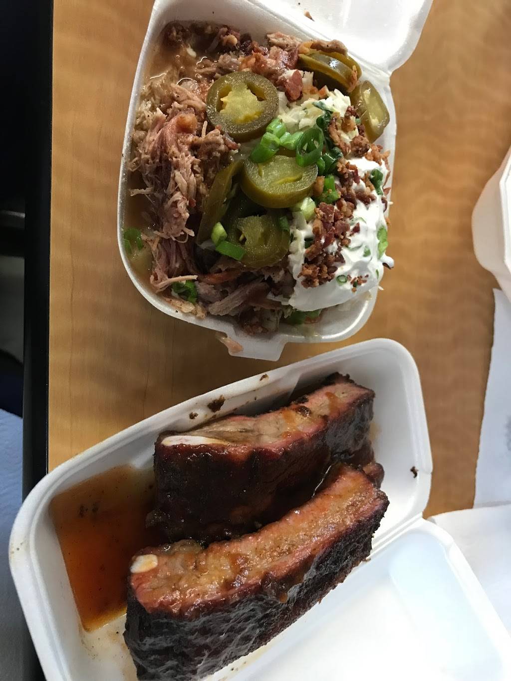 Clays House Of Pig | restaurant | 205 S Veterans Memorial Blvd, Tupelo, MS 38804, USA | 6628407980 OR +1 662-840-7980